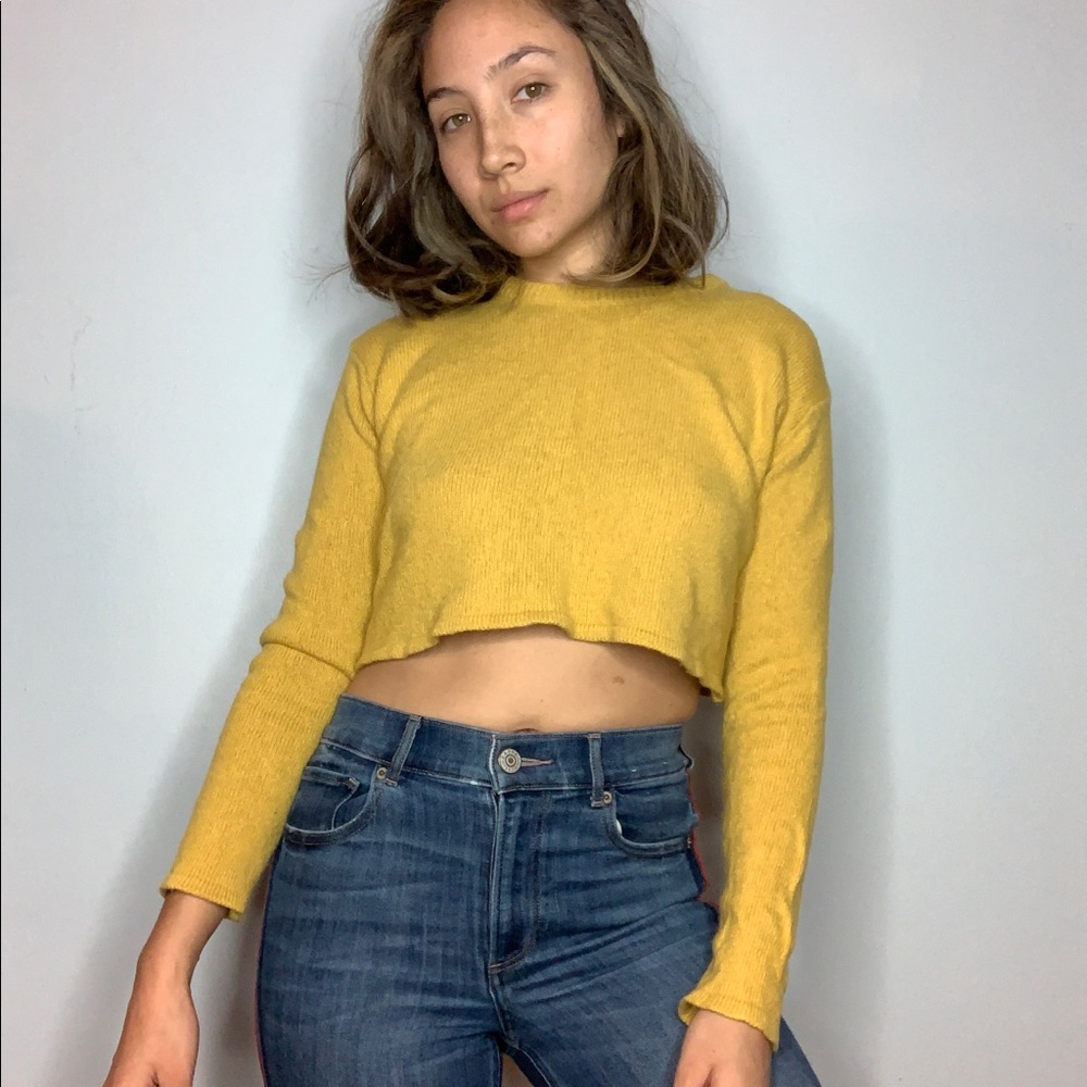 Brandy Melville Cropped Yellow Long-sleeve Shirt